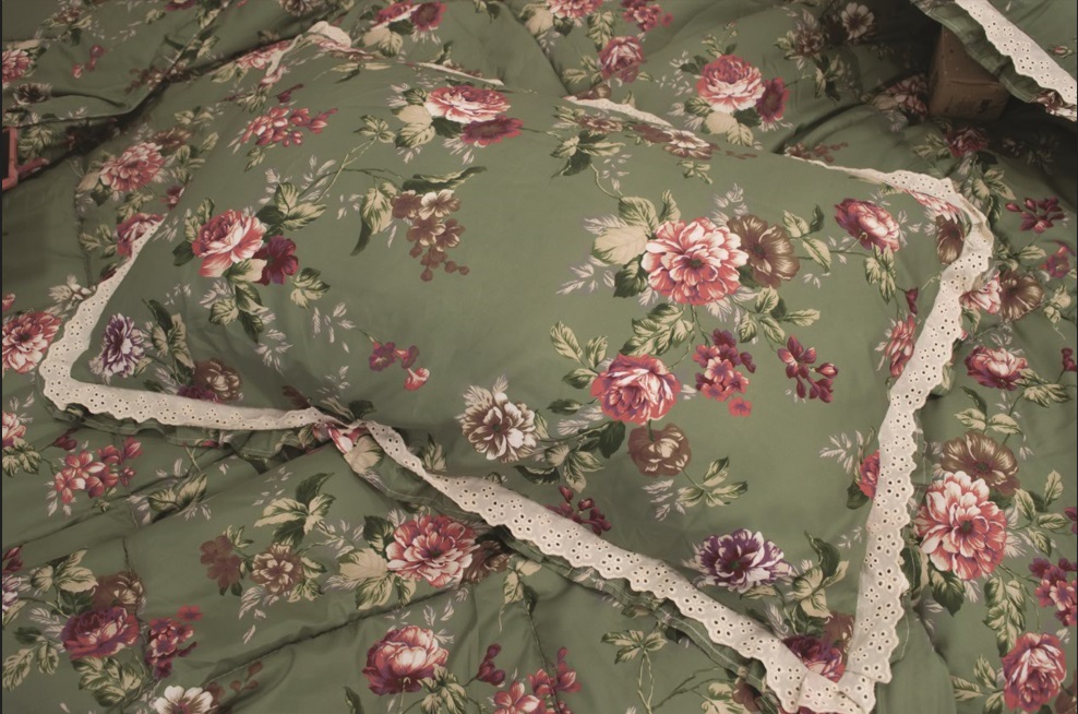 Trapunta matrimoniale a fiori c/pizzo sangallo 260x260 + copriguanciali 50x80 cm mod. GIADA - L'Atelier17